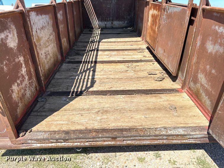 image for item DK6585 1984 Easley livestock trailer