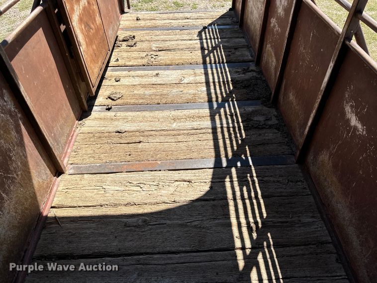 image for item DK6585 1984 Easley livestock trailer