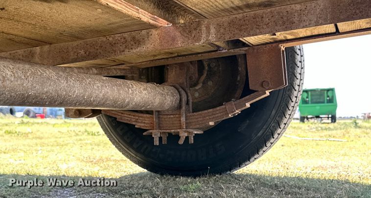 image for item DK6585 1984 Easley livestock trailer