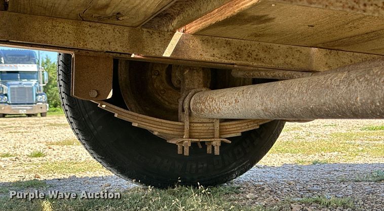 image for item DK6585 1984 Easley livestock trailer