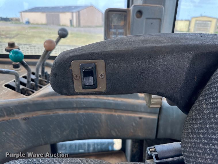 image for item DK6838 1996 New Holland 9882 4WD tractor