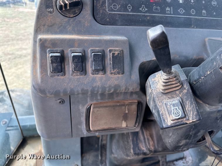 image for item DK6838 1996 New Holland 9882 4WD tractor