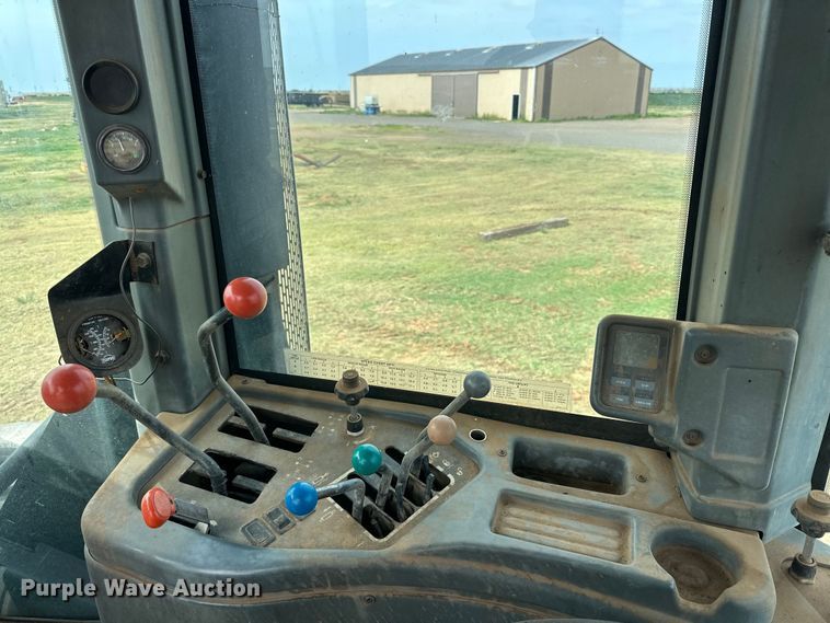 image for item DK6838 1996 New Holland 9882 4WD tractor