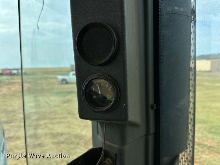 image for item DK6838 1996 New Holland 9882 4WD tractor