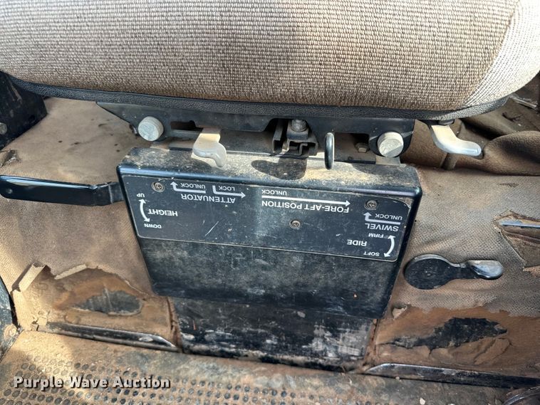 image for item DK6841 1992 John Deere 4960 MFWD tractor