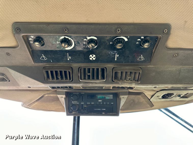 image for item DK6841 1992 John Deere 4960 MFWD tractor