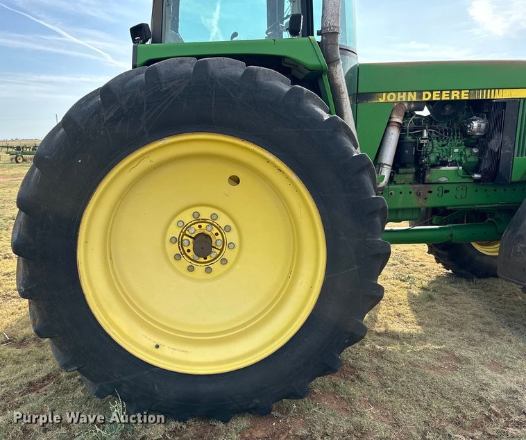 image for item DK6841 1992 John Deere 4960 MFWD tractor