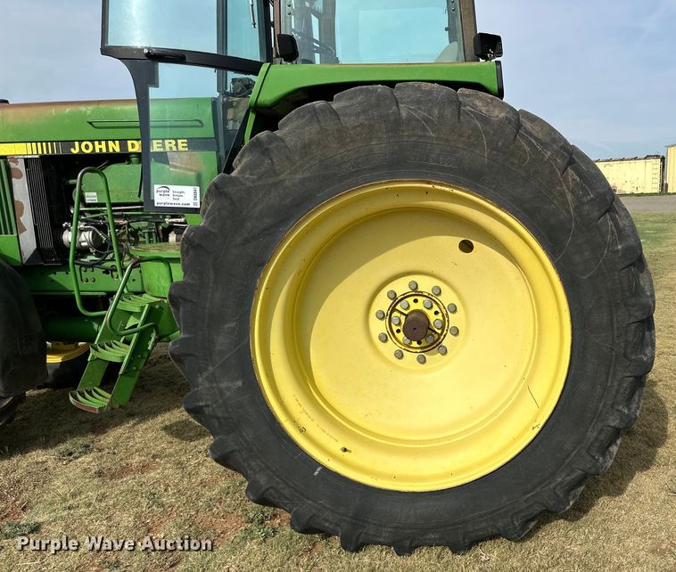 image for item DK6841 1992 John Deere 4960 MFWD tractor