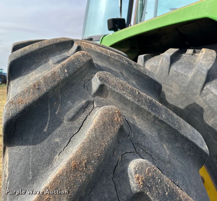 image for item DK6841 1992 John Deere 4960 MFWD tractor