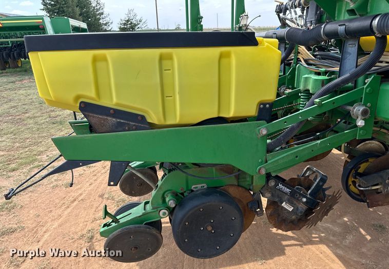 image for item DK6853 John Deere 1770NT planter