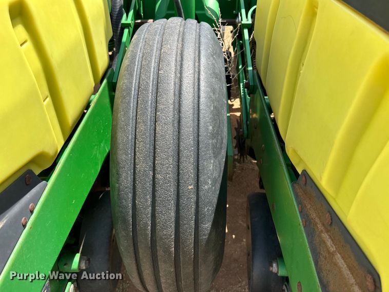 image for item DK6853 John Deere 1770NT planter
