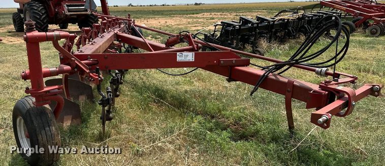 image for item DK6866 Case IH 720 seven bottom plow