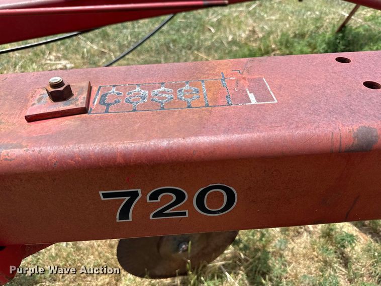 image for item DK6866 Case IH 720 seven bottom plow
