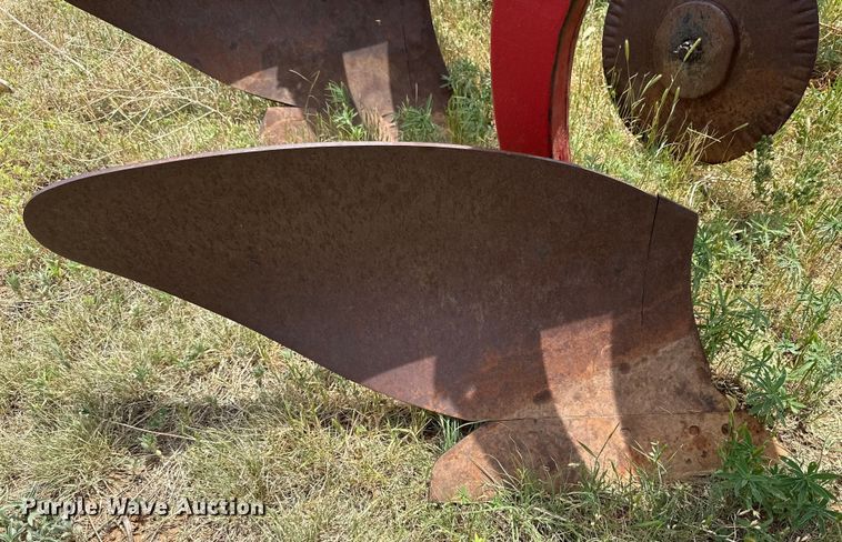 image for item DK6866 Case IH 720 seven bottom plow