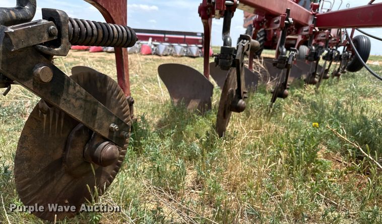 image for item DK6866 Case IH 720 seven bottom plow