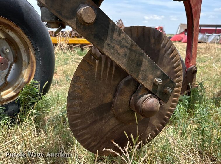 image for item DK6866 Case IH 720 seven bottom plow