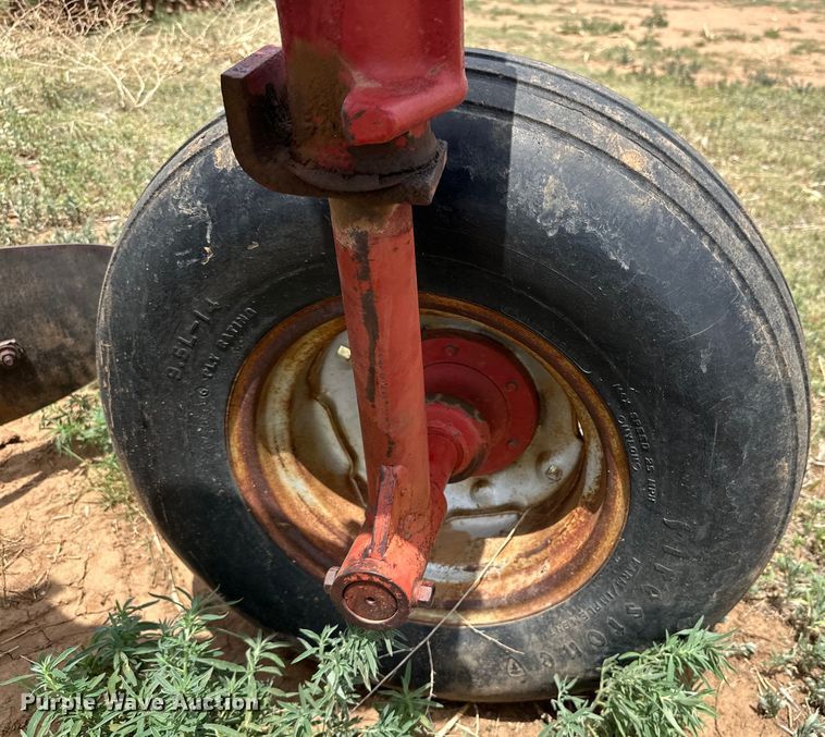 image for item DK6866 Case IH 720 seven bottom plow