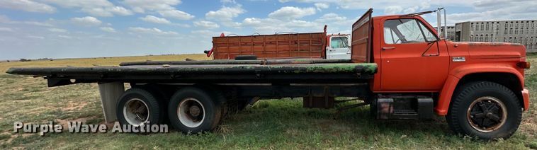 image for item DK6872 1975 GMC 6500 flatbed truck