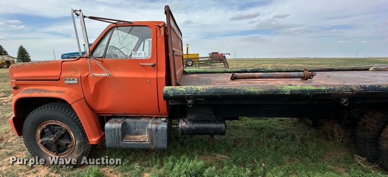 image for item DK6872 1975 GMC 6500 flatbed truck