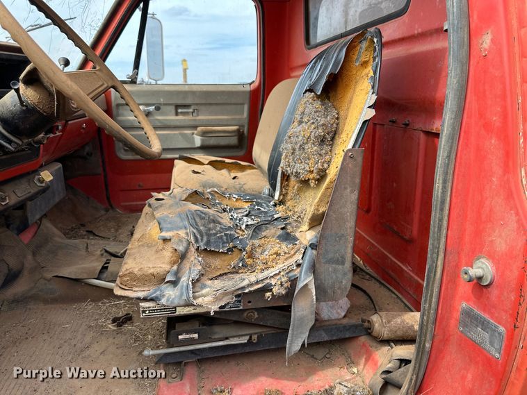 image for item DK6872 1975 GMC 6500 flatbed truck