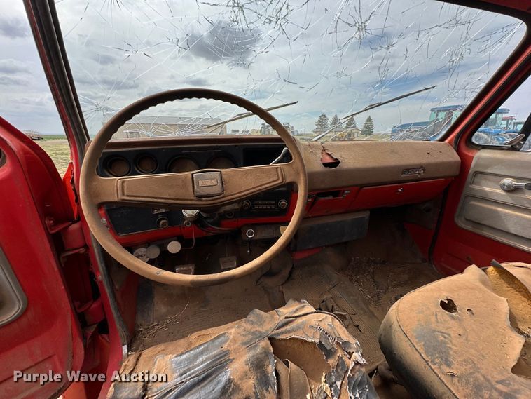 image for item DK6872 1975 GMC 6500 flatbed truck