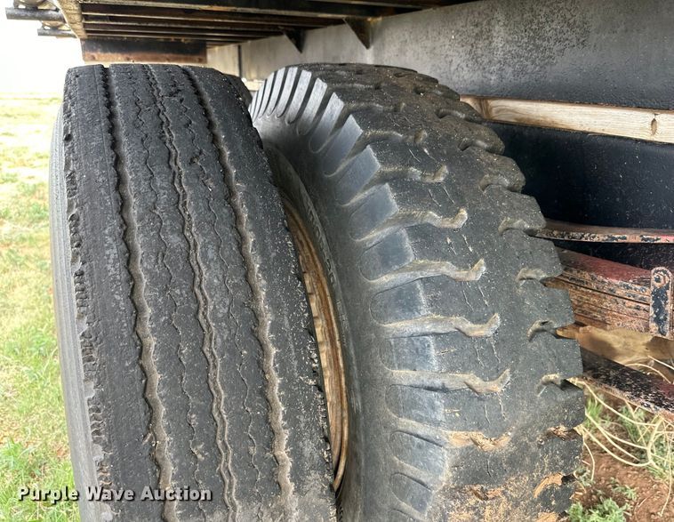 image for item DK6872 1975 GMC 6500 flatbed truck