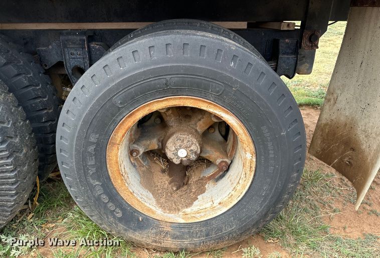 image for item DK6872 1975 GMC 6500 flatbed truck