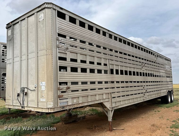 image for item DK6877 1977 Barrett livestock trailer