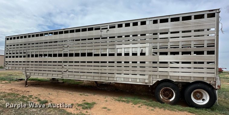 image for item DK6877 1977 Barrett livestock trailer