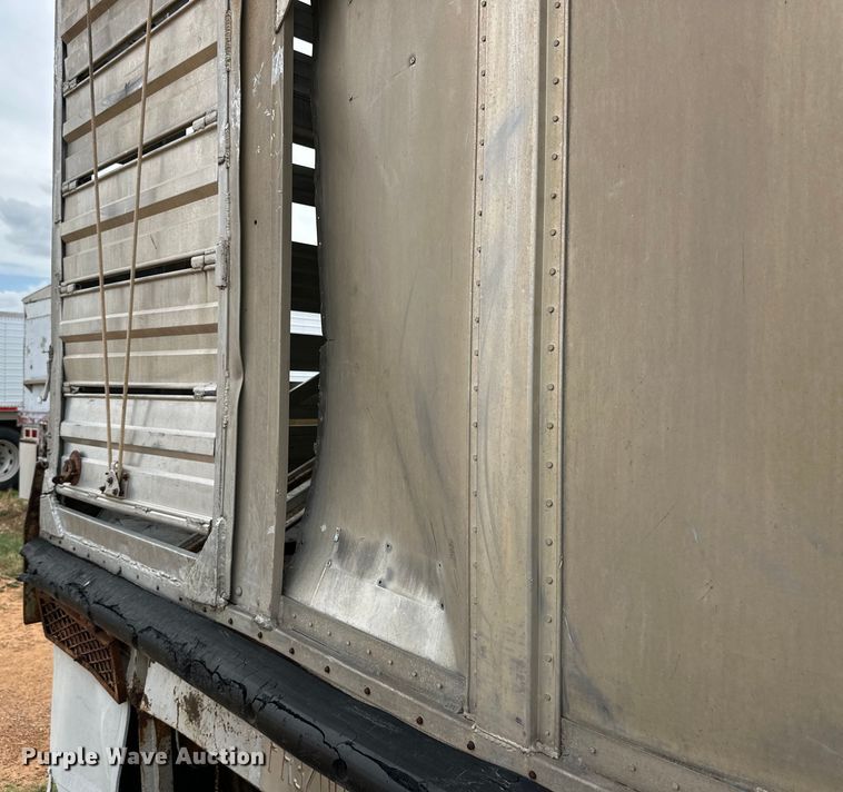 image for item DK6877 1977 Barrett livestock trailer