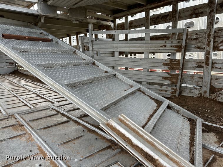 image for item DK6877 1977 Barrett livestock trailer