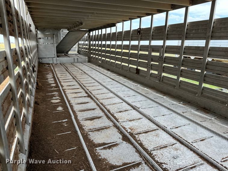 image for item DK6877 1977 Barrett livestock trailer