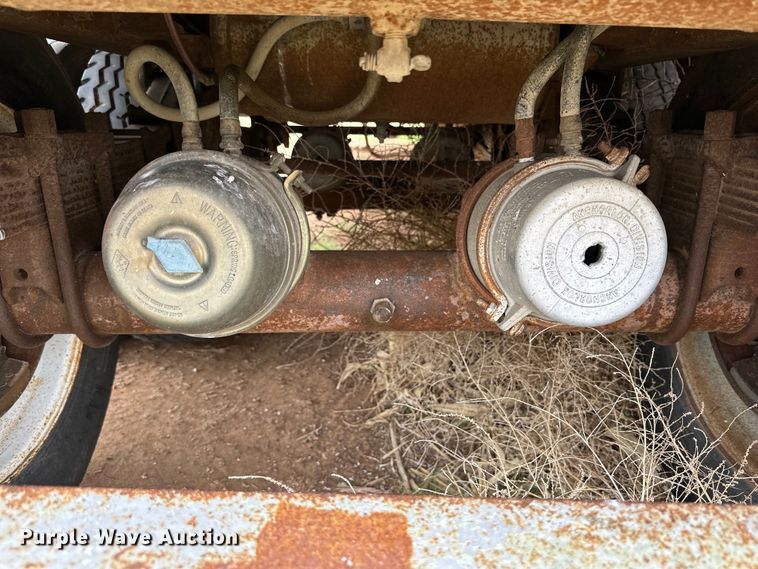 image for item DK6877 1977 Barrett livestock trailer