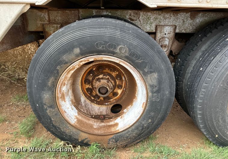 image for item DK6877 1977 Barrett livestock trailer