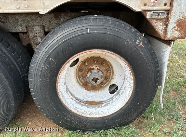 image for item DK6877 1977 Barrett livestock trailer