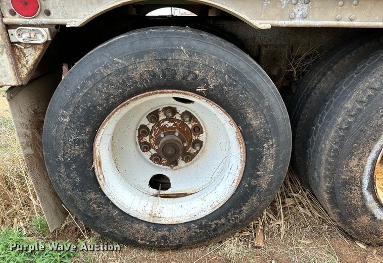 image for item DK6877 1977 Barrett livestock trailer