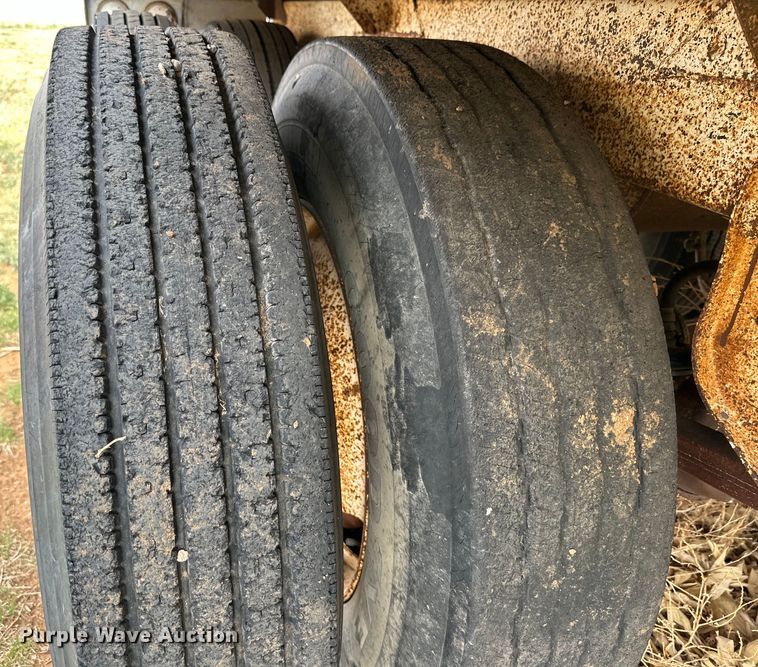 image for item DK6878 1979 Timpte Super Hopper grain trailer