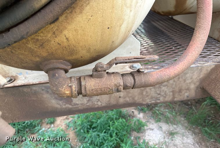 image for item DK6880 Shop built oil vacuum trailer