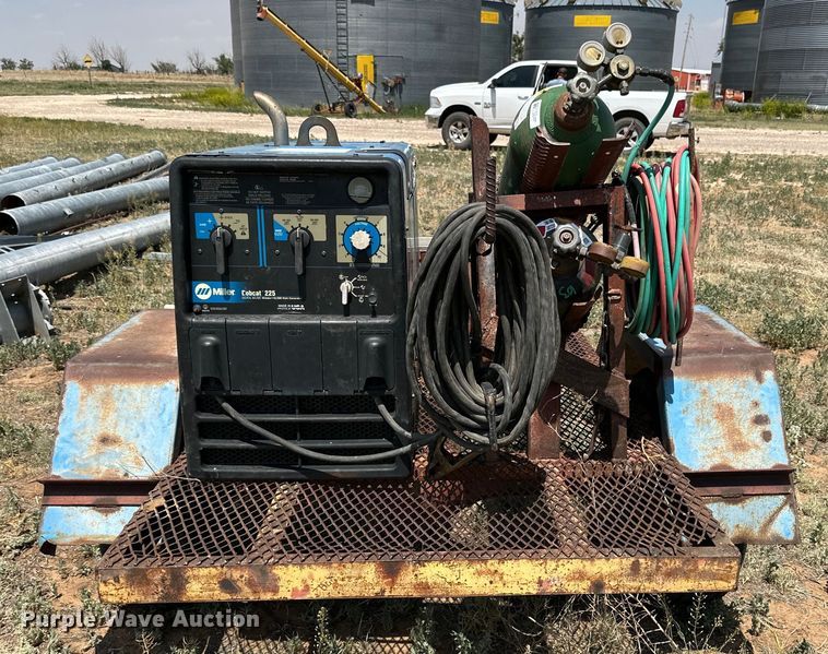 image for item DK6881 2008 Miller Bobcat 225 welder