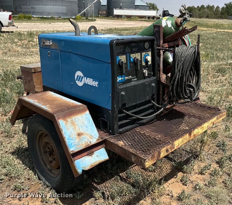 image for item DK6881 2008 Miller Bobcat 225 welder