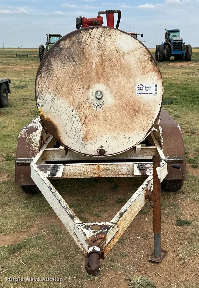 image for item DK6885 Diesel tank trailer