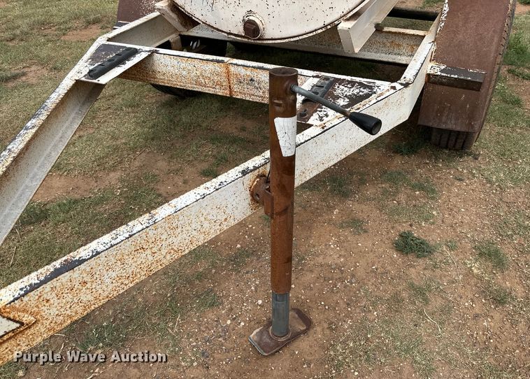 image for item DK6885 Diesel tank trailer