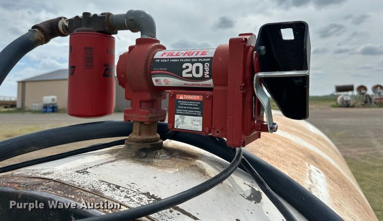 image for item DK6885 Diesel tank trailer