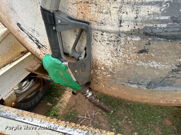 image for item DK6885 Diesel tank trailer