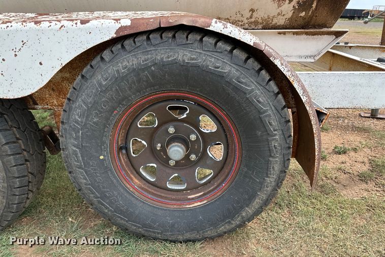 image for item DK6885 Diesel tank trailer