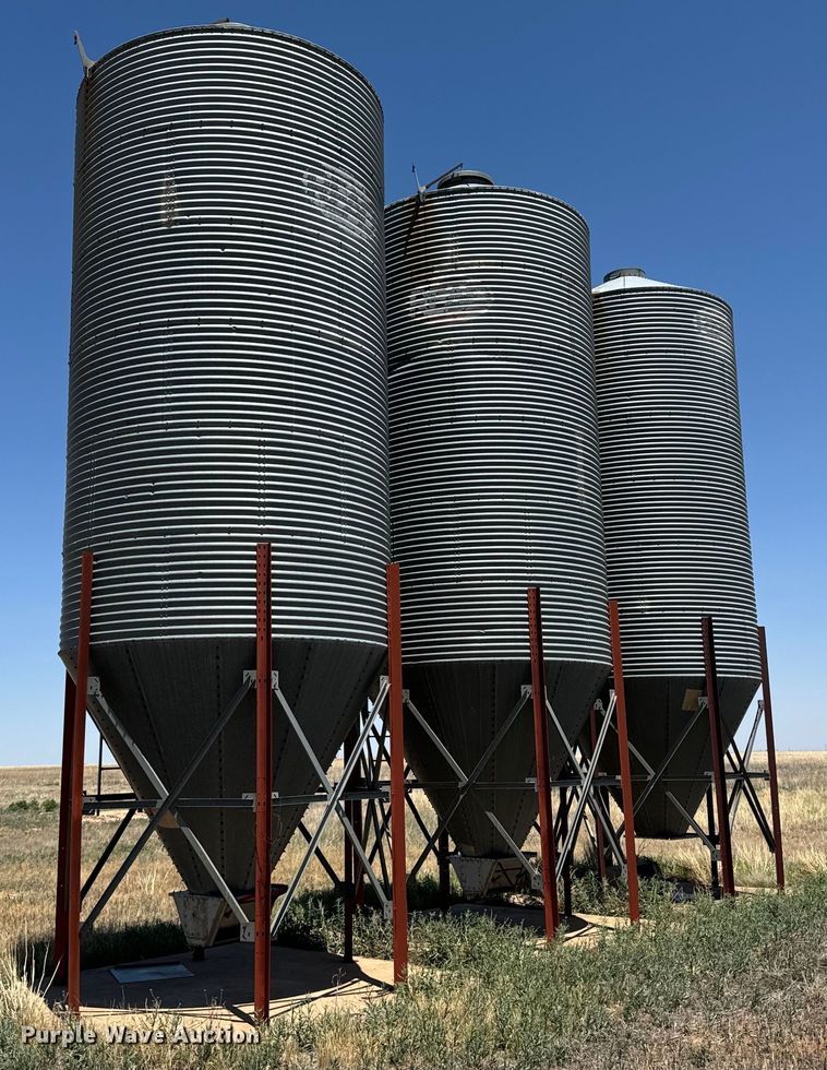 image for item DK6888 (3) 1978 Read grain bins