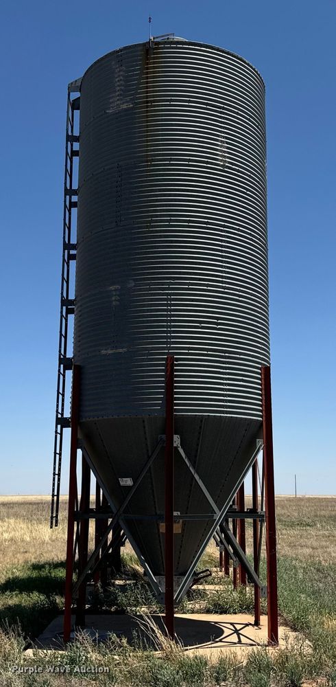image for item DK6888 (3) 1978 Read grain bins