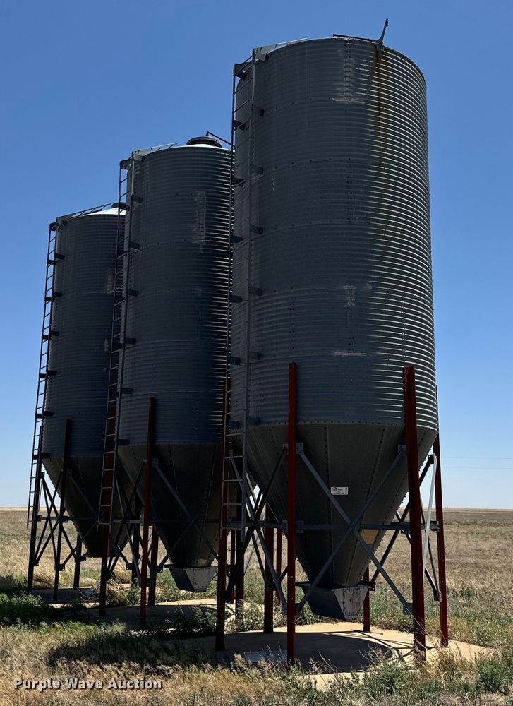 image for item DK6888 (3) 1978 Read grain bins