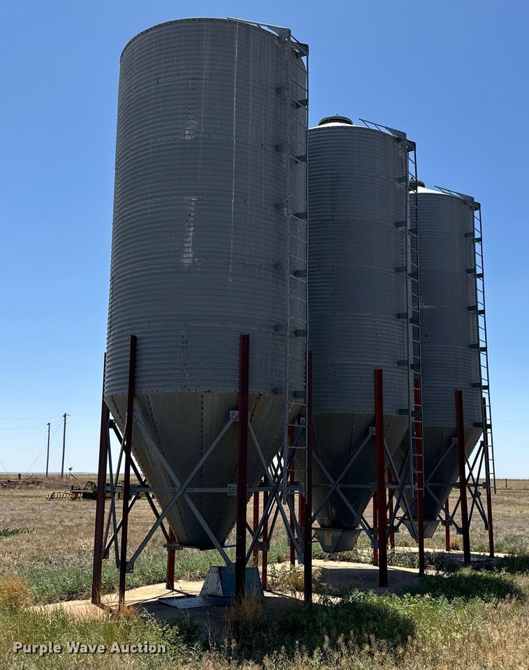 image for item DK6888 (3) 1978 Read grain bins