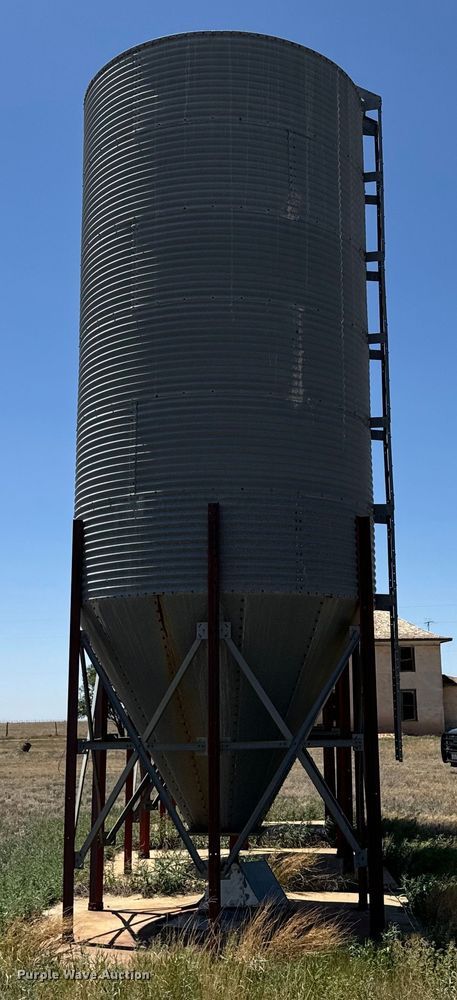 image for item DK6888 (3) 1978 Read grain bins